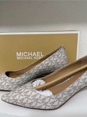 NWB Michael Kors Alina Kitten Heel Pumps Size 6